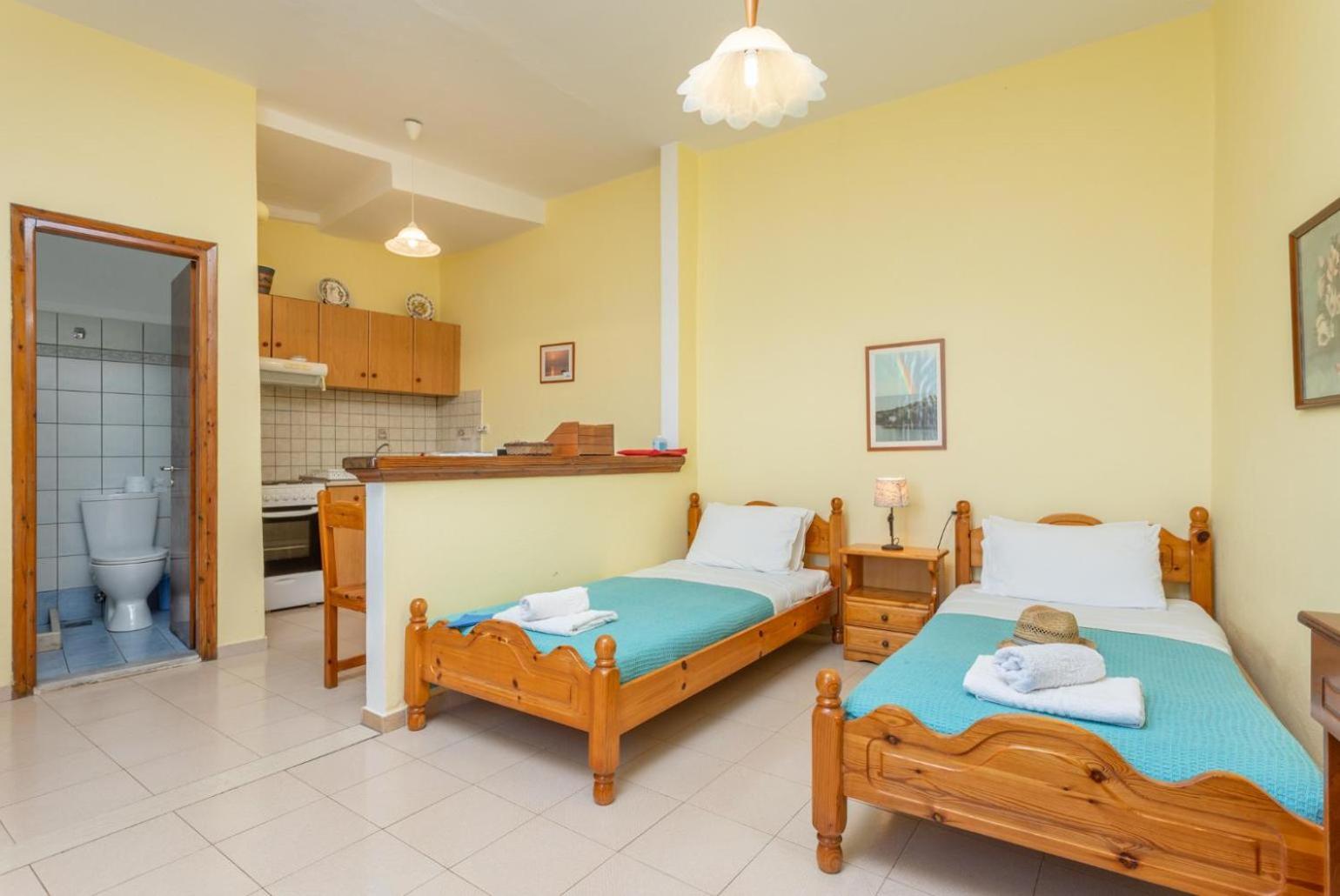 Dolphin Studio Apartment Tranakatika Exterior photo